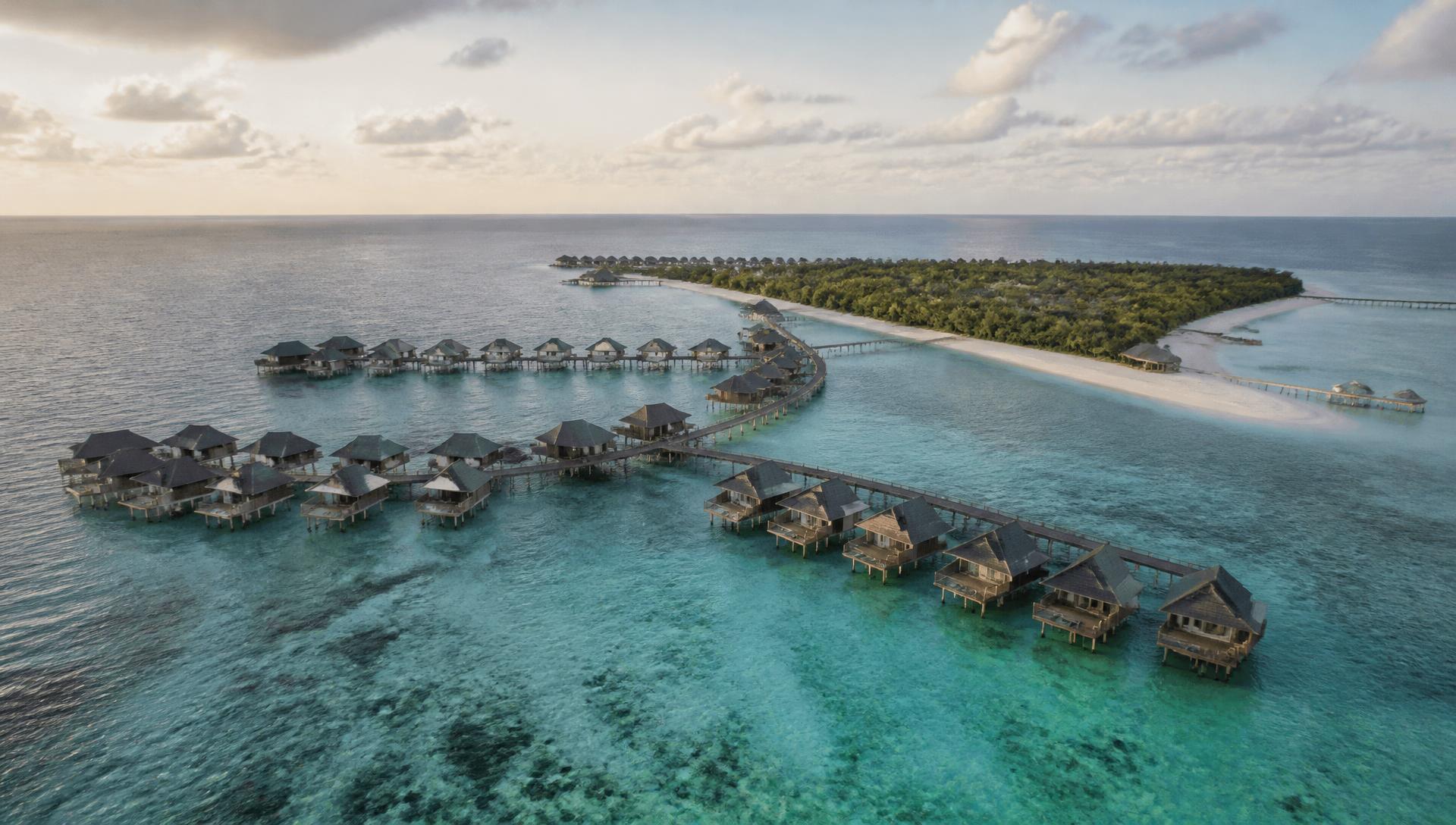 Resort de luxo sobre águas turquesa